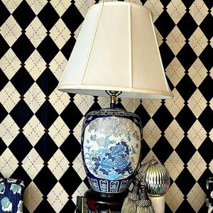 Vintage Chinoiserie Textured Table Lamp – Cultured Elegance